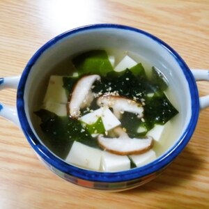 豆腐とわかめ椎茸のスープ